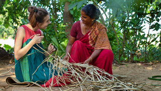 Traditional palm weaving experience in Alappuzha
