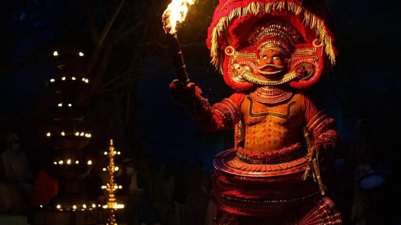 Theyyam is a famous ritual art form that originated in North Kerala which brings to life the great stories of our State. It encompasses dance, mime and music. Part of Moksha Stories Travel and tour experience in Kannur, Kerala