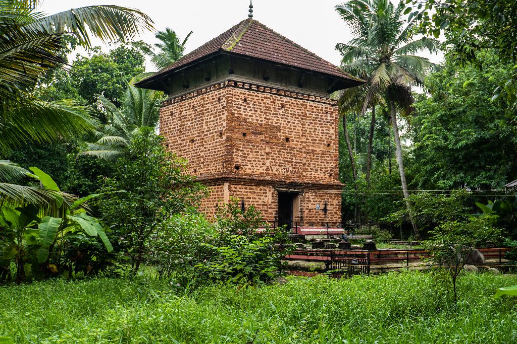 Keezhthali Shiva Temple in Kochi near Muziris