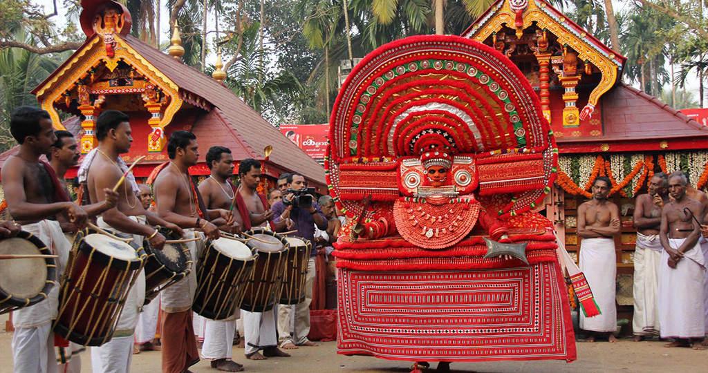 Muchilottu Bhagavathy Theyyam in daylight