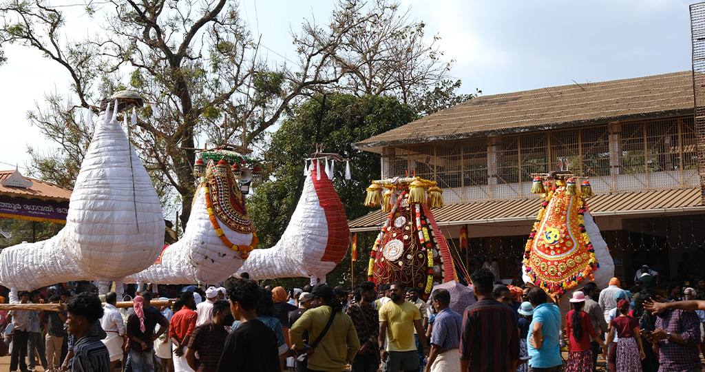 Vibrants festivals in Kerala, takes place during summer season.