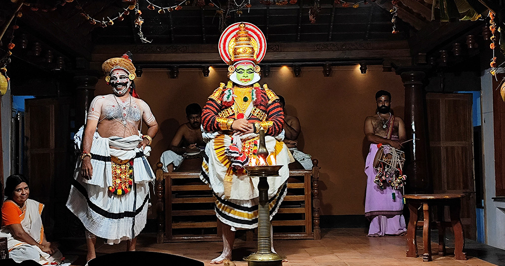 Koodiyattam & Chakyarkoothu performance in Kerala